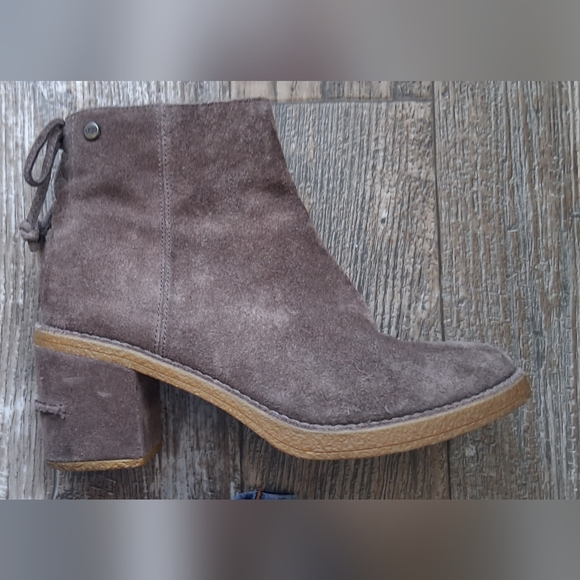 UGG Women's Size 6 Corrine Brown Suede Heeled Ankle Boots In Taupe - Picture 3 of 8
